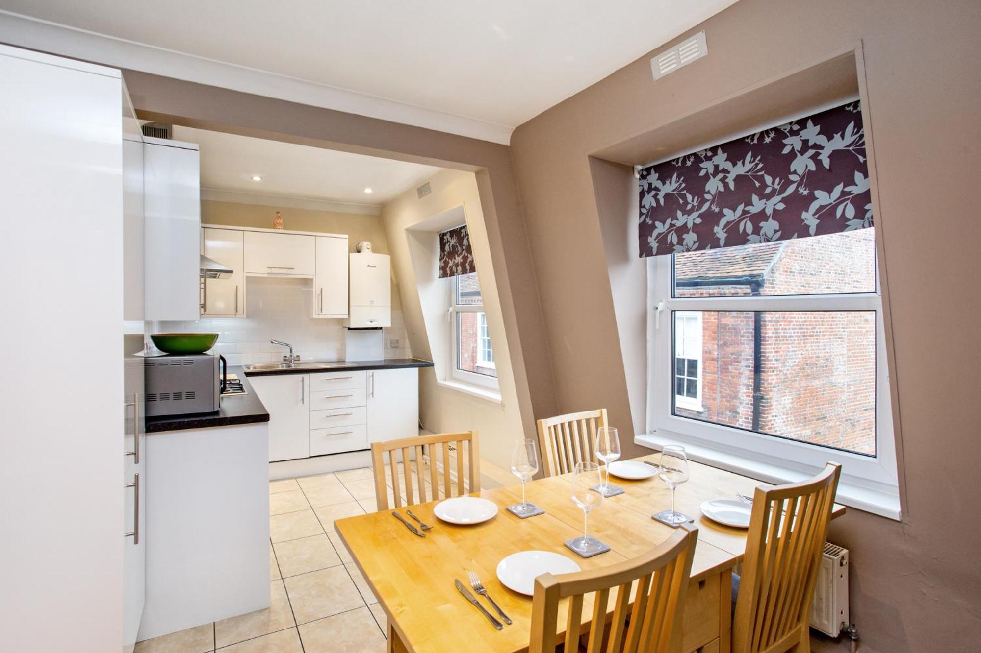 Perfect Perch For Legal Eagle - Winchester Law Courts, High St, Westgate Museum Apartment ภายนอก รูปภาพ